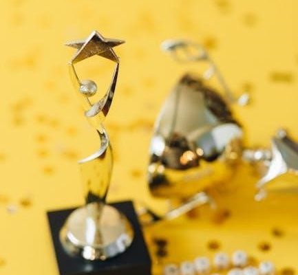 first descendant trophy guide